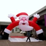 Durable Inflatable 8m Santa Claus Arches Air Filled Christmas Archway Entrance Toy