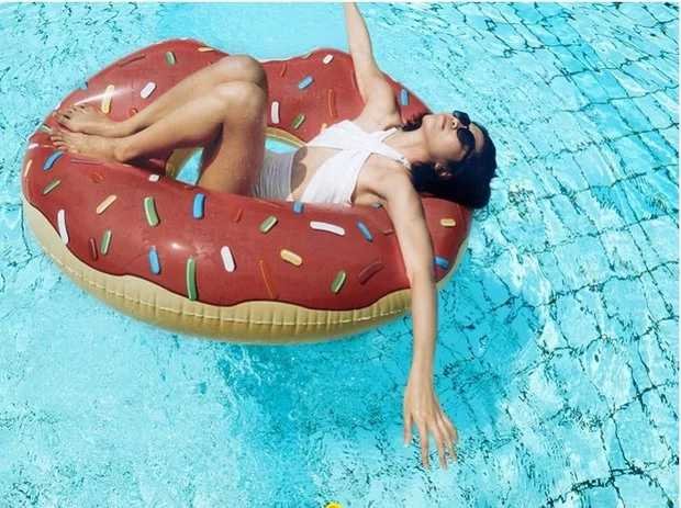 Extra Large Inflatable Donut Swim Ring Lifesaver Float Seat For Adults Summer Childrens Pool Party Toy - 3 Extra Large Inflatable Donut Swim Ring Lifesaver Float Seat For Adults Summer Childrens Pool Party Toy - 3