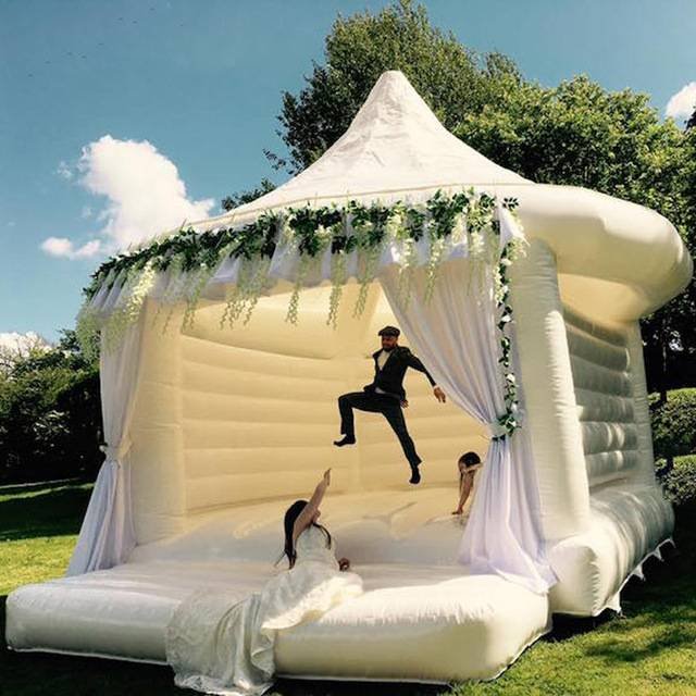 0 55mm Pvc Pure White Inflatable Wedding Bouncer Jumping Castle Bouncy For Adults
