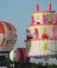 Event Use Oxford Fabric Giant Inflatable Cake Airblown Birthday Model With Pink Candles For Parade Decoration